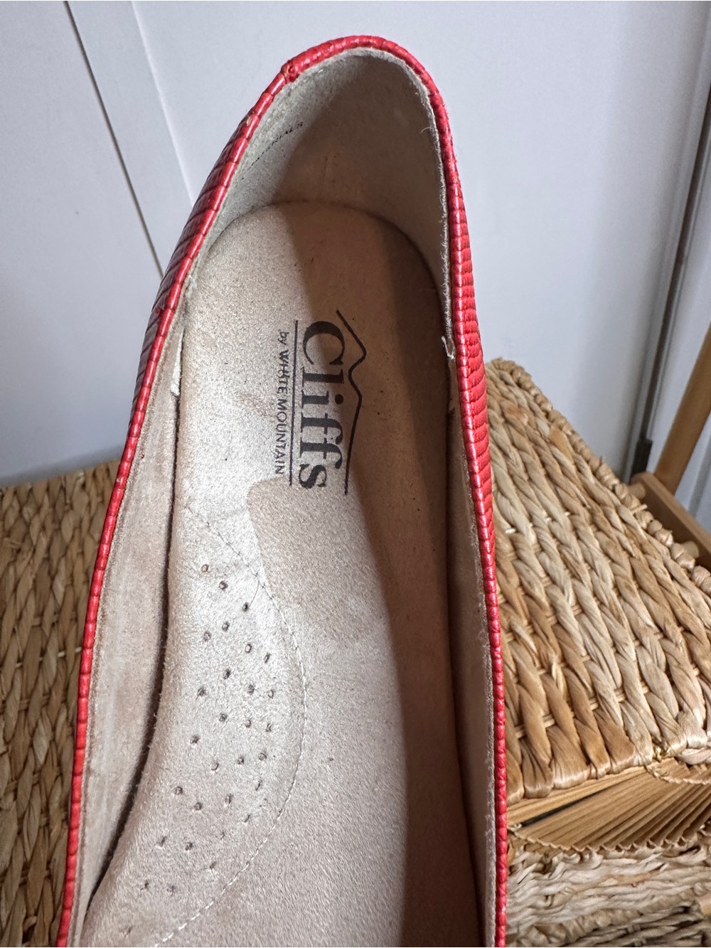 Cliffs by WHITE MOUNTAIN Red Textured Slip-On Ballet Flat size 8.5 - Picture 3 of 9